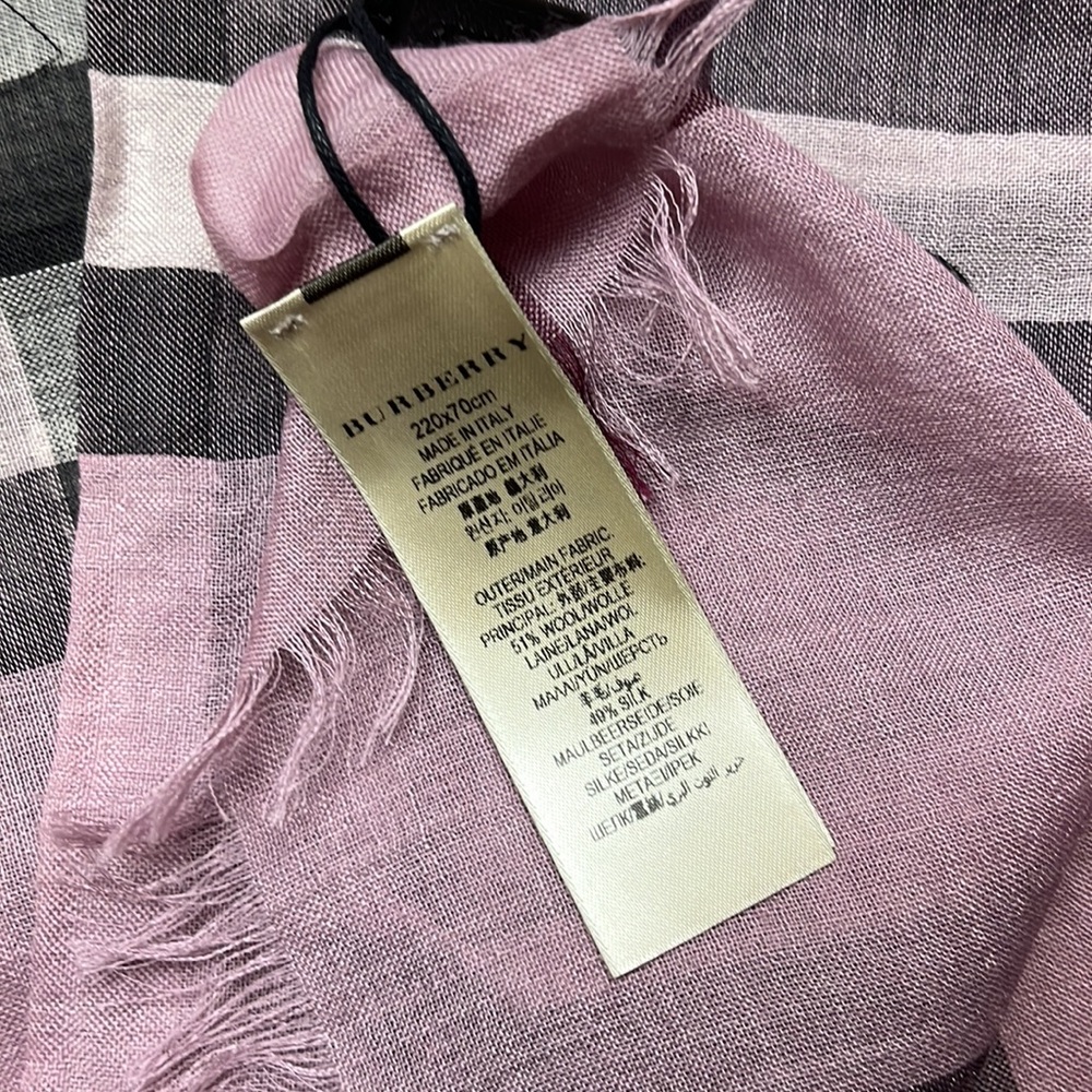 Burberry Check wool and silk scarf 220X70 CM - Picture 6 of 7